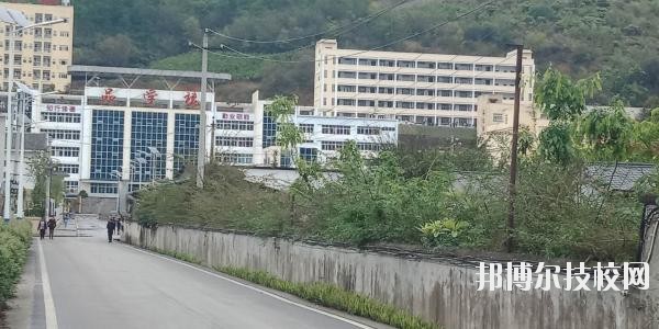 興義中等職業(yè)學(xué)校2020年報(bào)名條件、招生要求、招生對象