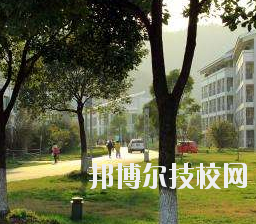 重慶第二財貿(mào)學(xué)校怎么樣、好不好