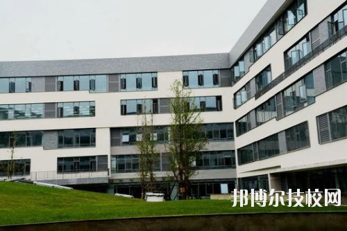 安龍職業(yè)技術(shù)學(xué)校2020年報名條件、招生要求、招生對象