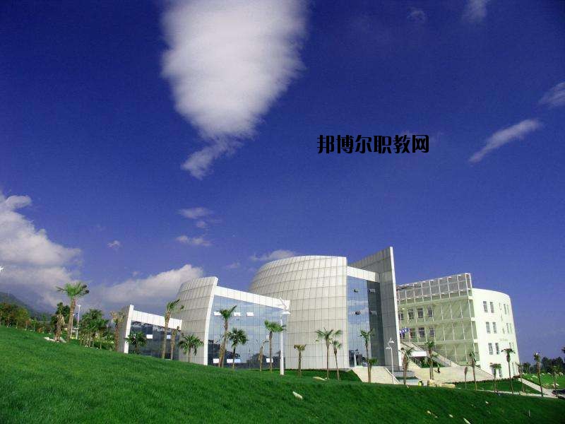 來鳳中等職業(yè)技術(shù)學(xué)校2020年報名條件、招生要求、招生對象