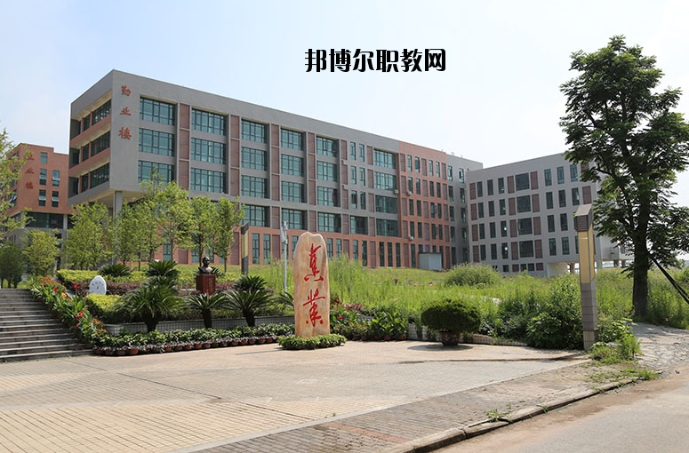 重慶榮昌區(qū)職業(yè)教育中心2020年報名條件、招生要求、招生對象