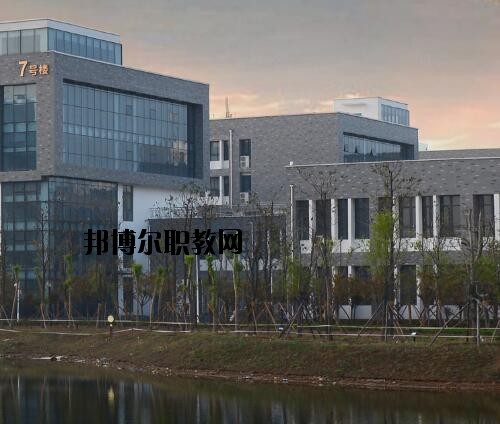 鄭州信息技術(shù)學(xué)校怎么樣、好不好