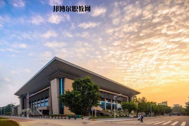 咸寧生物機(jī)電工程學(xué)校2020年報(bào)名條件、招生要求、招生對(duì)象