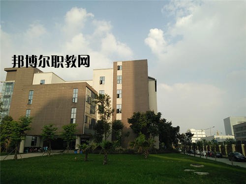 內(nèi)江科技開發(fā)學(xué)校2020年報(bào)名條件、招生要求、招生對(duì)象