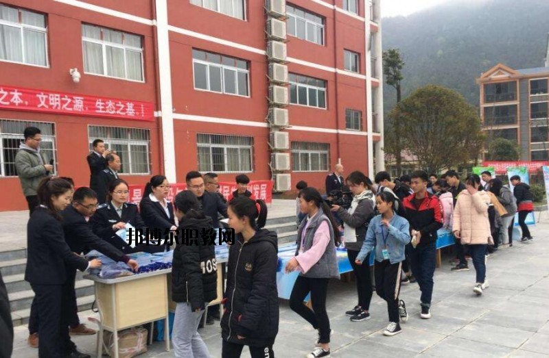 錦屏中等職業(yè)技術(shù)學(xué)校2020年報(bào)名條件、招生要求、招生對(duì)象