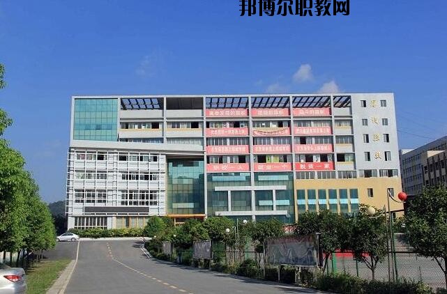 遵義博導(dǎo)網(wǎng)絡(luò)職業(yè)技術(shù)學(xué)校2020年報(bào)名條件、招生要求、招生對(duì)象