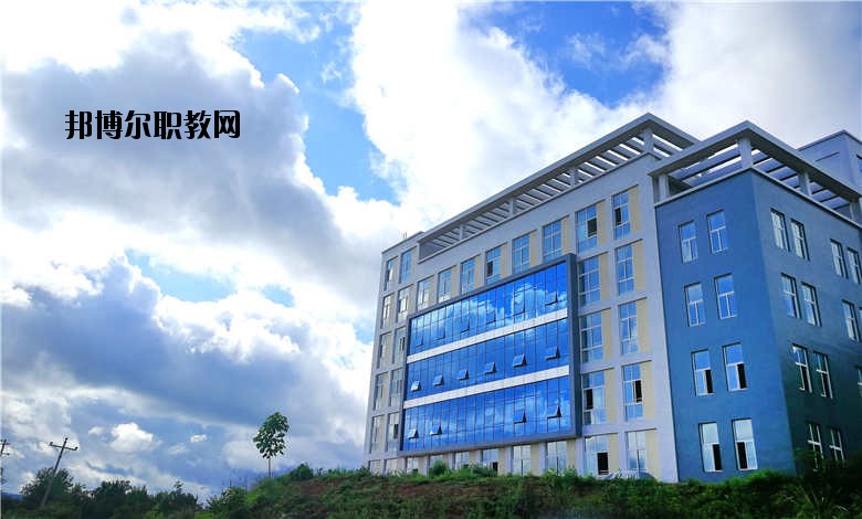 四川省南充衛(wèi)生學(xué)校2020年報名條件、招生要求、招生對象