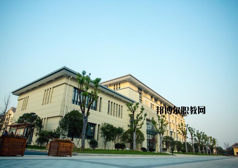 龍游縣職業(yè)技術(shù)學(xué)校2020年報(bào)名條件、招生要求、招生對象