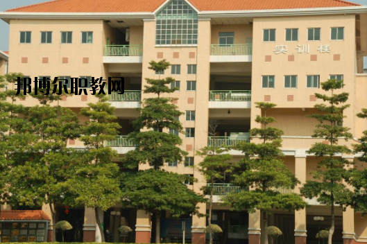 東莞商業(yè)學(xué)校2020年報(bào)名條件、招生要求、招生對(duì)象
