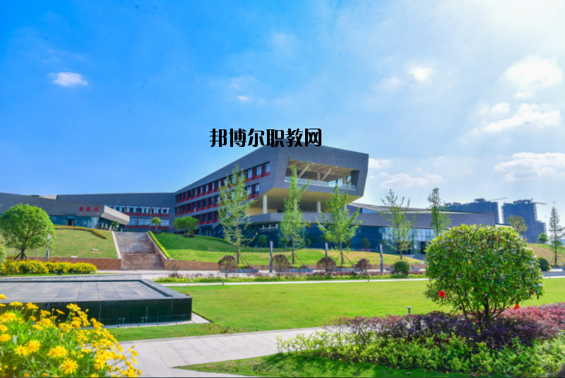 四川省經(jīng)濟(jì)管理學(xué)校2020年報名條件、招生要求、招生對象