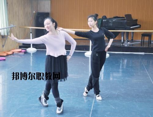 成都國演藝術(shù)學校網(wǎng)站網(wǎng)址