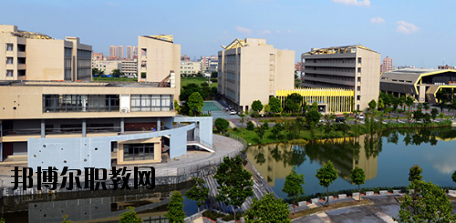 東莞理工學(xué)校2020年報名條件、招生要求、招生對象