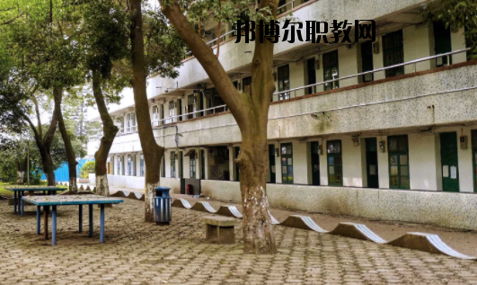 柳州汽車(chē)運(yùn)輸技工學(xué)校2020年報(bào)名條件、招生要求、招生對(duì)象