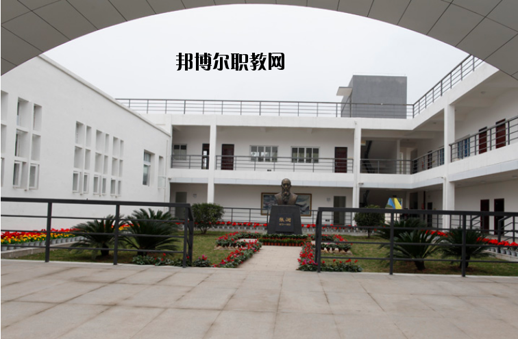 南充技師學(xué)院2020年報名條件、招生要求、招生對象