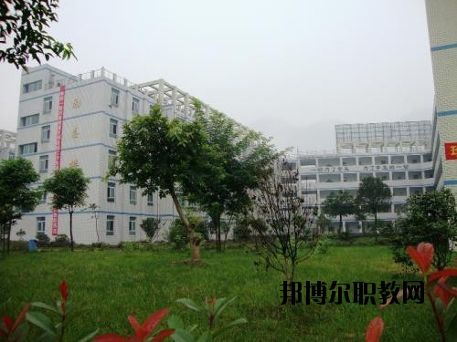 四川筠連職業(yè)技術(shù)學(xué)校2020年報名條件、招生要求、招生對象