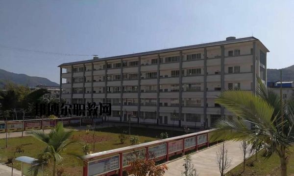 瀾滄縣職業(yè)高級中學2020年學費、收費多少
