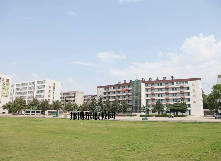 平頂山財經(jīng)學校地址在哪里