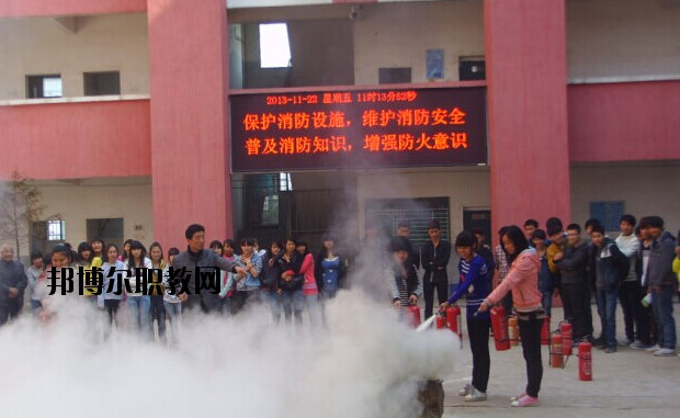 當(dāng)同學(xué)們對(duì)一所學(xué)校感興趣的時(shí)候，一般會(huì)通過(guò)怎樣的方式來(lái)了解這所學(xué)校的相關(guān)信息呢?相信很多的同學(xué)都會(huì)選擇通過(guò)上網(wǎng)查詢(xún)的方式來(lái)對(duì)學(xué)校信息進(jìn)行了解，可是有的時(shí)候網(wǎng)上有的學(xué)校信息并不全面，一些招生信息同學(xué)們只能通過(guò)撥打?qū)W校招生電話進(jìn)行了解。  上饒中等職業(yè)學(xué)校招生電話：0793-8629088  上饒中等職業(yè)學(xué)校郵箱：srdzgy@jxedu.gov.cn  上饒中等職業(yè)學(xué)校簡(jiǎn)介 上饒中等職業(yè)學(xué)校創(chuàng)辦于1998年，是經(jīng)市教育局98[131]號(hào)文件和省教[2000]018號(hào)文件批準(zhǔn)的全日制職業(yè)中專(zhuān)學(xué)?！，F(xiàn)有專(zhuān)業(yè)十個(gè)，在籍學(xué)生1200余人，專(zhuān)職教師60多名，學(xué)校秉承“勤學(xué)、奮進(jìn)、友愛(ài)、創(chuàng)新”的校訓(xùn)，以教學(xué)管理嚴(yán)格，封閉式軍事化管理為特色。全體員工克盡職守，愛(ài)崗敬業(yè)，用心工作，真心服務(wù)。十五年來(lái)培育了數(shù)8000余名技術(shù)人才，受到市委、市政府和用人單位的充分肯定。  上饒中等職業(yè)學(xué)校就業(yè)優(yōu)勢(shì) 學(xué)校畢業(yè)的學(xué)生都通過(guò)學(xué)校一系列的考核，有過(guò)硬的動(dòng)手能力和理論知識(shí)，能確保各專(zhuān)業(yè)的畢業(yè)生基本上專(zhuān)業(yè)對(duì)口的就業(yè)上崗，并受到用人單位一致好證，畢業(yè)業(yè)供不應(yīng)求。就業(yè)率一真位居全市前列，被省教育廳授予“江西省中等職業(yè)學(xué)校就業(yè)先進(jìn)單位”。  小編總結(jié) 有的時(shí)候，網(wǎng)上有的只是關(guān)于學(xué)校的辦學(xué)條件介紹，而對(duì)于學(xué)校當(dāng)年招生政策的信息介紹卻不多。因此，小編建議，為了同學(xué)們可以更順利地報(bào)考，接下來(lái)可以通過(guò)撥打招生電話的方式先對(duì)學(xué)校的招生政策做一個(gè)詳細(xì)的了解。