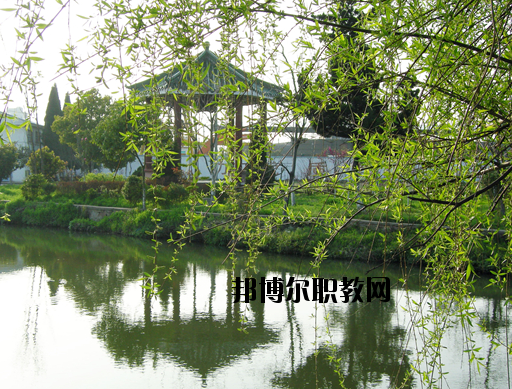 蕪湖商貿(mào)工業(yè)學(xué)校2020年報名條件、招生要求、招生對象