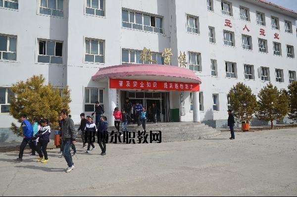 河南工藝美術(shù)學校2021年招生辦聯(lián)系電話