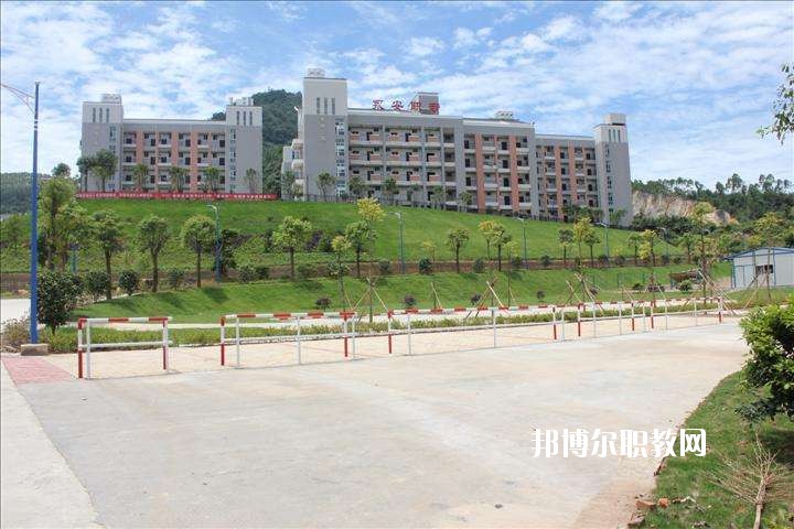 延津無(wú)線(xiàn)電技術(shù)學(xué)校2021年報(bào)名條件、招生要求、招生對(duì)象