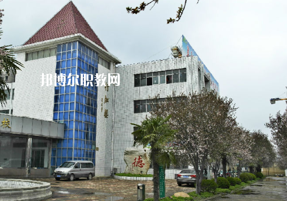阜陽工業(yè)經(jīng)濟學校2020年報名條件、招生要求、招生對象