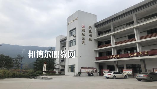 四川省巴中市職業(yè)中學(xué)2020年報名條件、招生要求、招生對象
