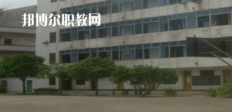 玉林市嶺南工業(yè)學(xué)校2020年報名條件、招生要求、招生對象
