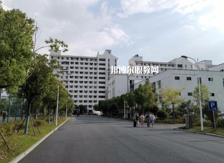 合肥經(jīng)貿(mào)旅游學校2020年報名條件、招生要求、招生對象