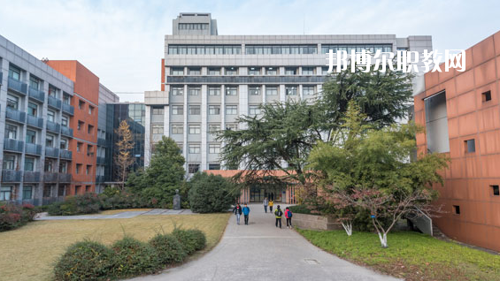 臨夏州民族學(xué)校2020年報(bào)名條件、招生要求、招生對(duì)象