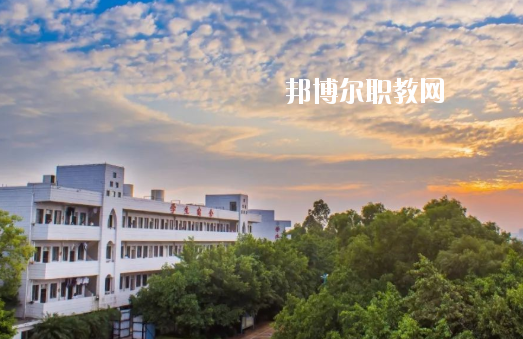廣州市南沙區(qū)嶺東職業(yè)技術(shù)學(xué)校2020年報(bào)名條件、招生要求、招生對(duì)象