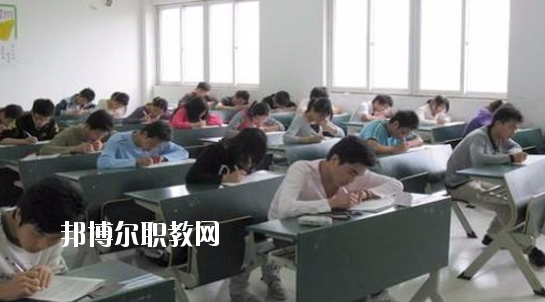 蕪湖高級(jí)職業(yè)技術(shù)學(xué)校2020年報(bào)名條件、招生要求、招生對(duì)象