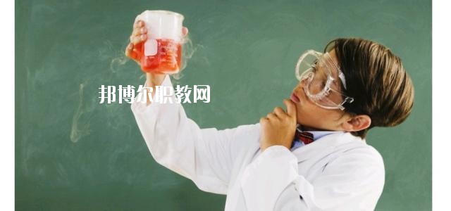 四川2020年中專幼師學(xué)?？梢钥即髮? width=