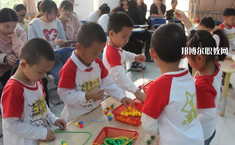 貴陽2021年中專幼師學(xué)?？梢钥即髮? width=