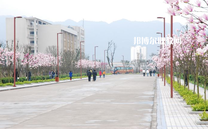 重慶2021年大專(zhuān)學(xué)校有哪些有鐵路學(xué)校