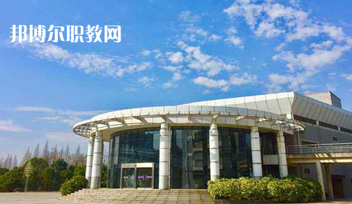 定遠(yuǎn)化工學(xué)校2021年報名條件、招生要求、招生對象