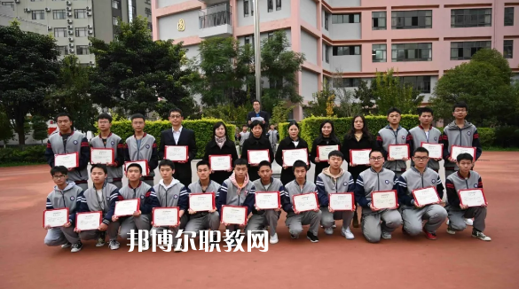 昆明盤(pán)龍職業(yè)高級(jí)中學(xué)怎么樣、好不好