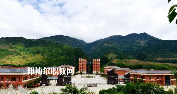 迪慶州民族中等專業(yè)學(xué)校2021年報名條件、招生要求、招生對象
