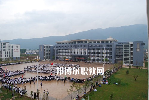 麗江民族中等專業(yè)學(xué)校2021年報(bào)名條件、招生要求、招生對象