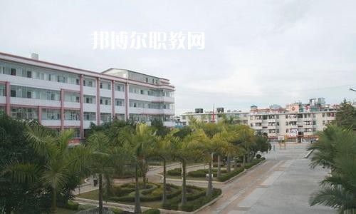 思茅衛(wèi)生學(xué)校2021學(xué)費、收費多少