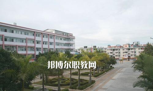 云南省普洱衛(wèi)生學(xué)校2021年學(xué)費(fèi)、收費(fèi)多少