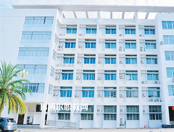 海南農(nóng)墾衛(wèi)生學(xué)校2021年學(xué)費、收費多少