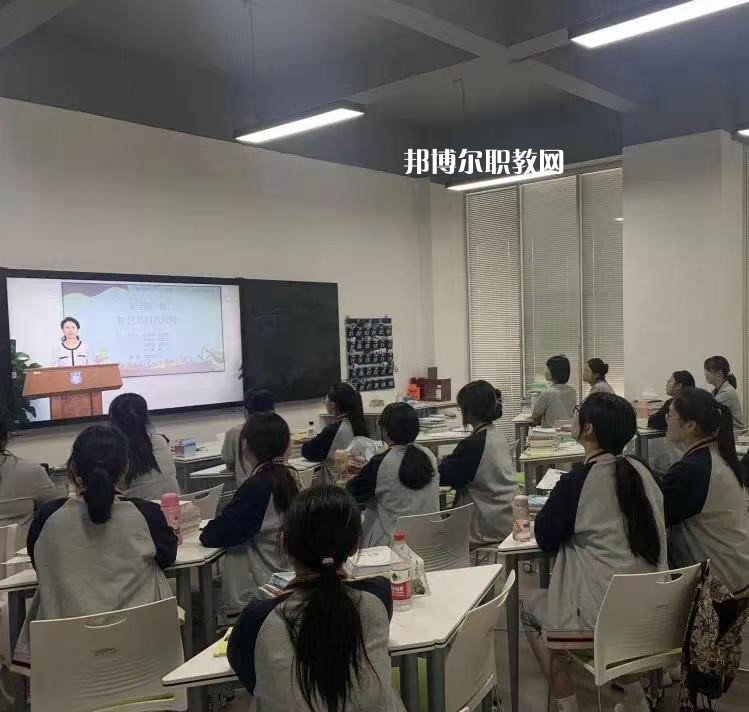 江蘇南京技師學(xué)院2022年報名條件、招生要求、招生對象