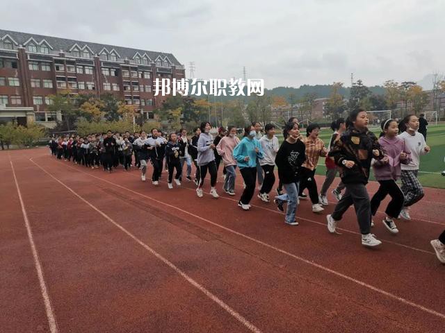 重慶計(jì)算機(jī)職業(yè)高級(jí)中學(xué)2022年學(xué)費(fèi)、收費(fèi)多少