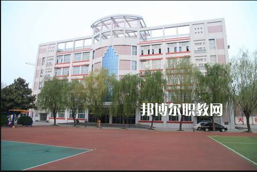 重慶輕工業(yè)技工學(xué)校2022年學(xué)費(fèi)、收費(fèi)多少 