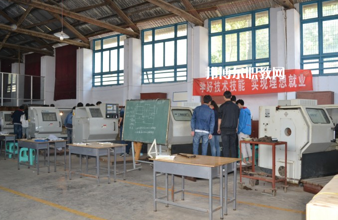 貴州鐵路技術(shù)學(xué)校2022年報(bào)名條件、招生要求、招生對(duì)象