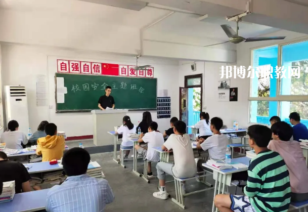 西安工業(yè)技工學校2022年招生辦聯系電話