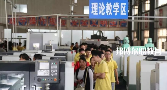 武邑奮飛職業(yè)技術(shù)中等專業(yè)學校怎么樣、好不好