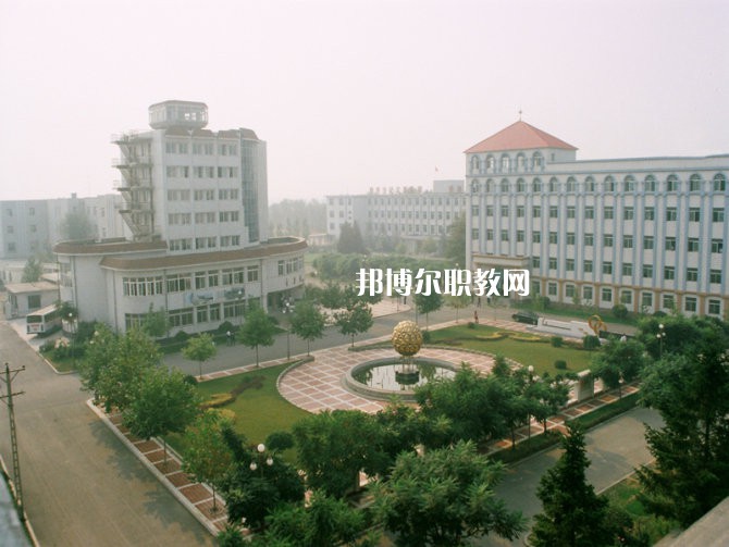 重慶市紡織技工學(xué)校2022年學(xué)費(fèi)、收費(fèi)多少 