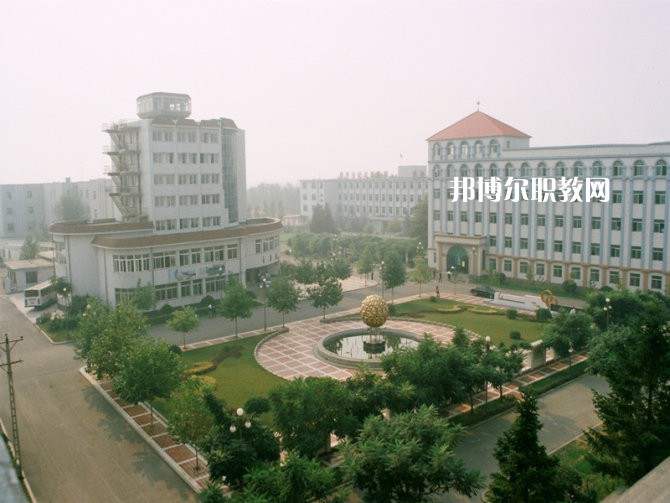 重慶五里店職業(yè)中學(xué)2022年學(xué)費(fèi)、收費(fèi)多少 